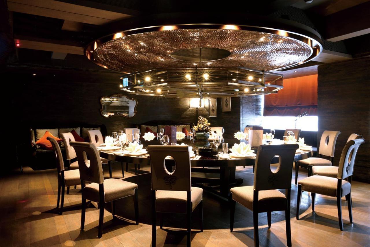 Palais De Chine Hotel Тайпей Екстериор снимка The interior of a restaurant in the Grand Hyatt Hotel, Mumbai