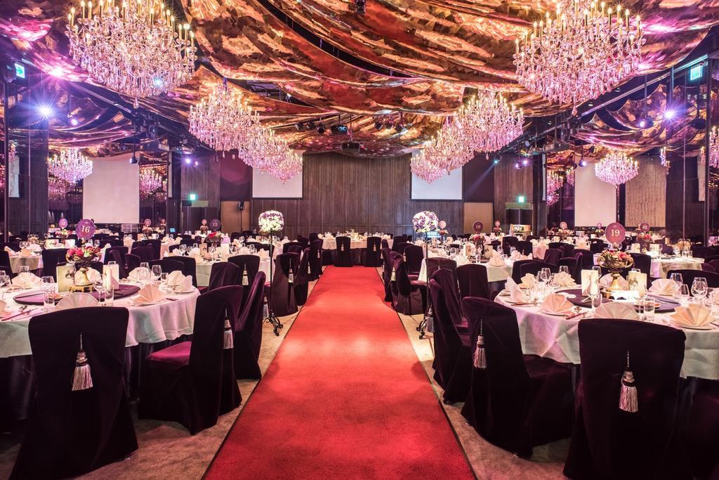 Palais De Chine Hotel Тайпей Екстериор снимка The ballroom of the hotel
